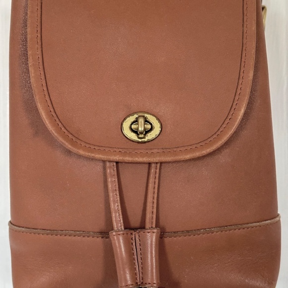 Coach vintage smooth leather turnlock, drawstring, small backpack, saddle color - Picture 2 of 11